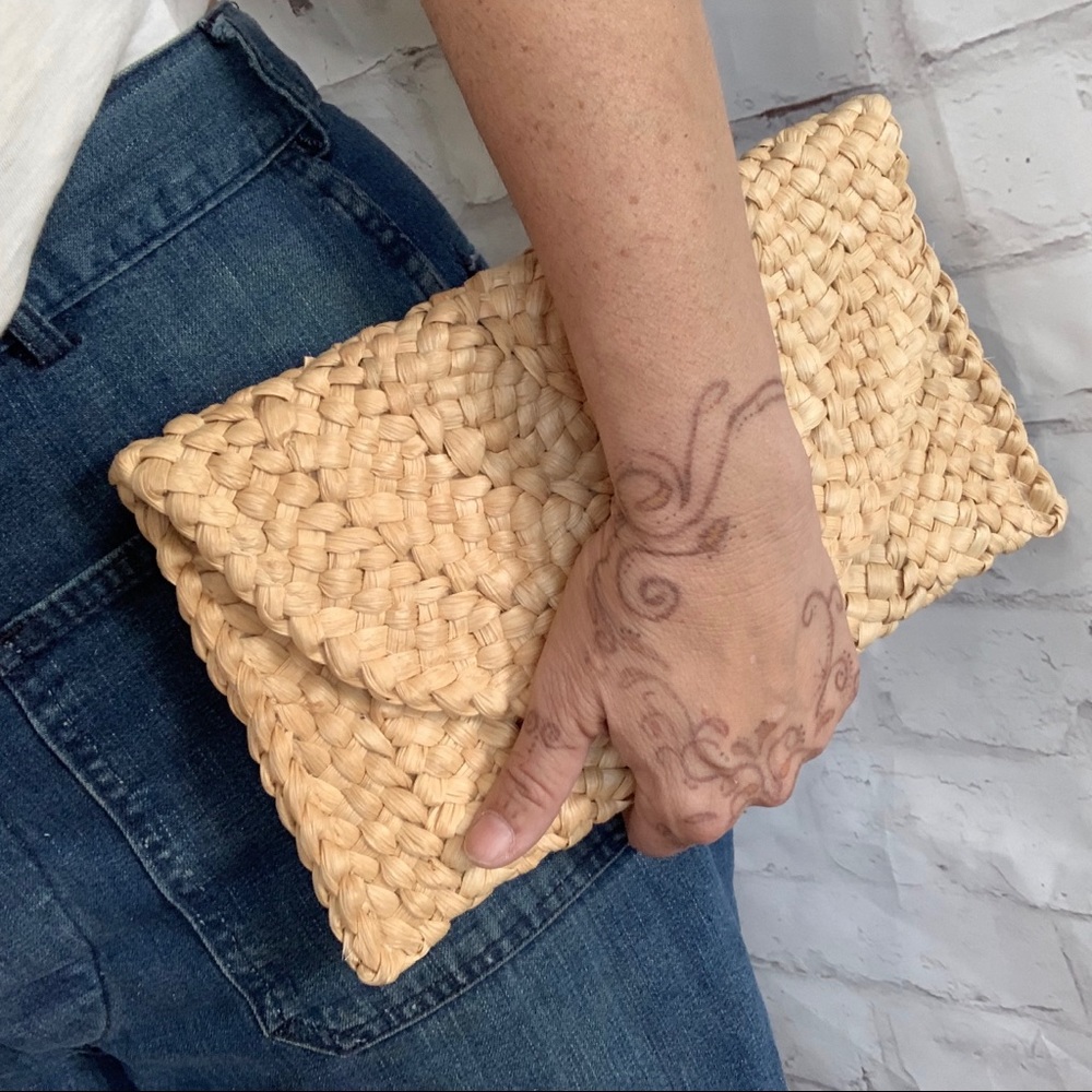 Gorgeous Straw Envelope Clutch - Picture 3 of 8